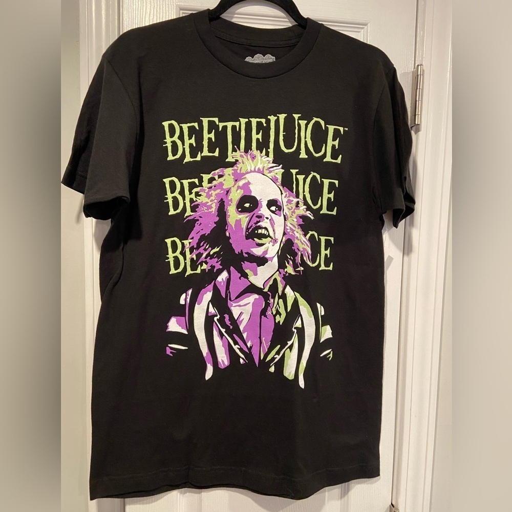 NWT Beetlejuice Size L Black Cotton Crew Neck Tee Shirt Graphic Logo Keaton
